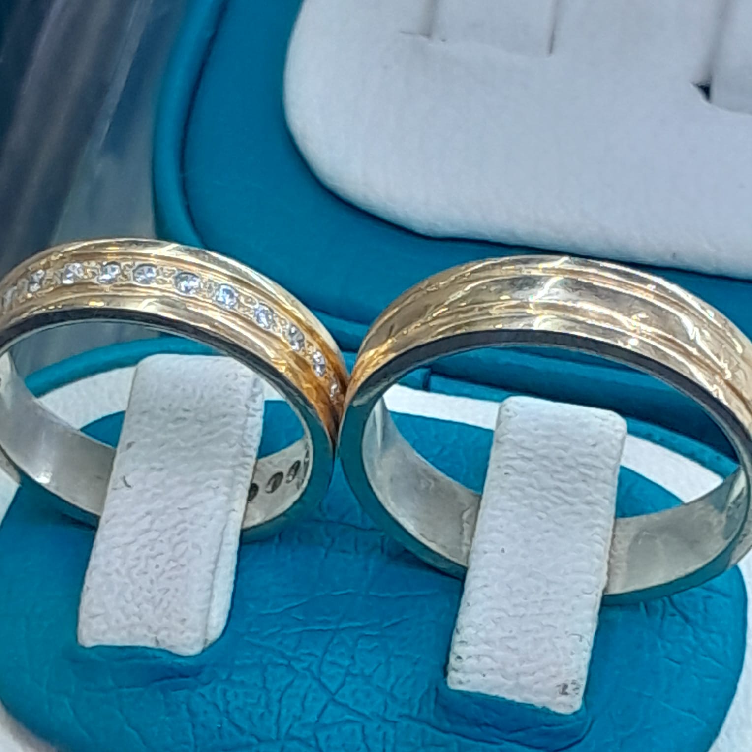 Argollas con Zirconia